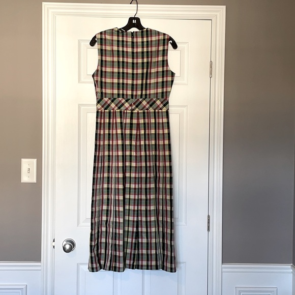 ☀️Host Pick☀️Burberry dress - Sleeveless Pleated, Georgette - Picture 4 of 10
